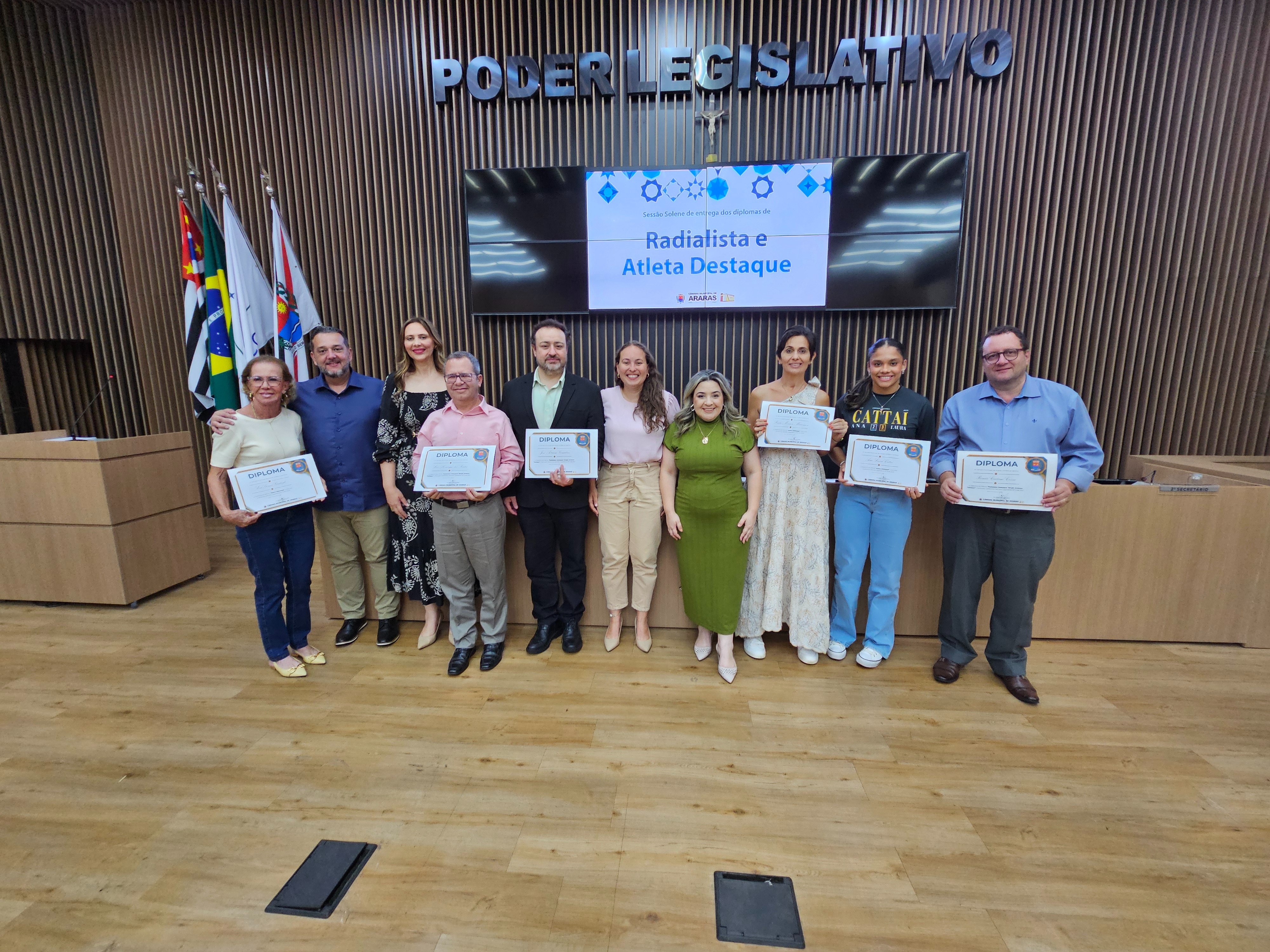 Visualize fotos 11/11/2025 Sessão Solene Radialista Destaque e Atleta Destaque