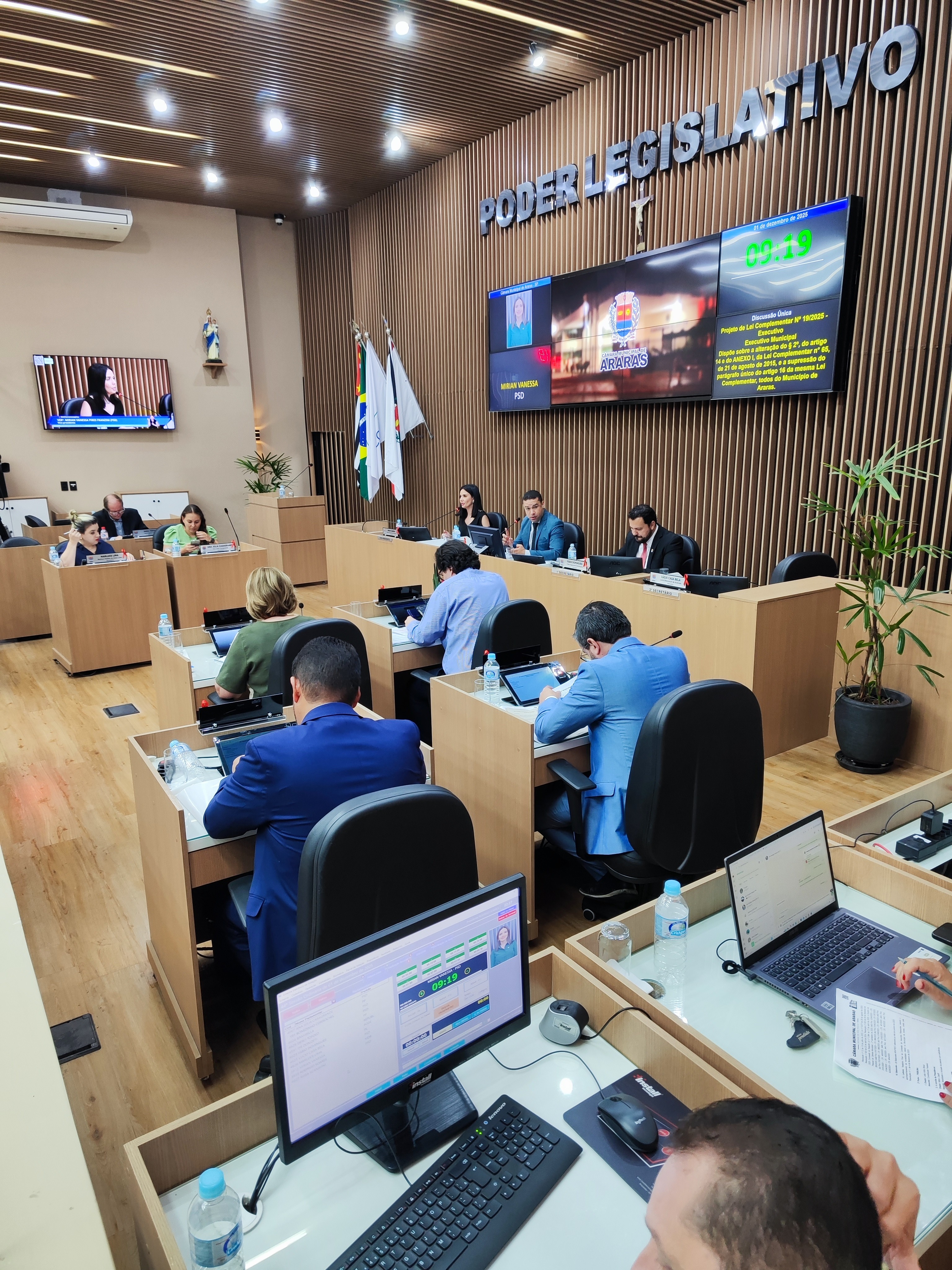 Visualize fotos 01/12/2025 44ª Sessão Ordinária