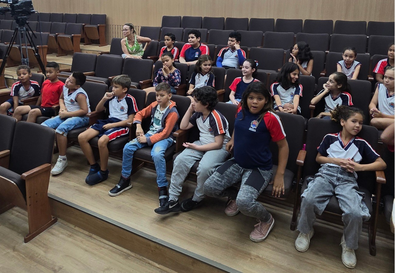 Alunos da Escola Padre Hercílio Bertolini conhecem o Poder Legislativo 