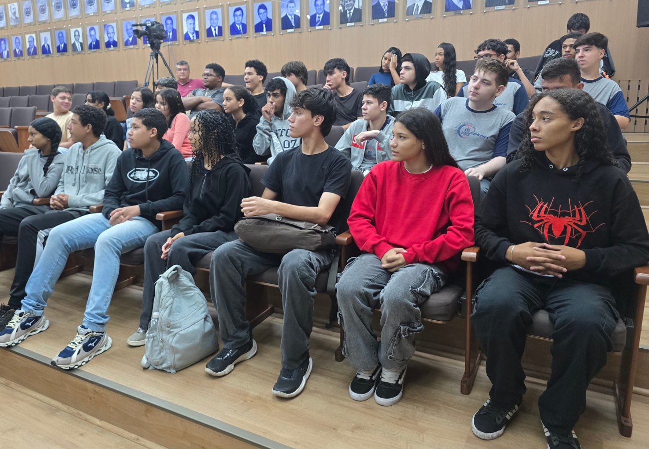 Alunos da escola Cabianca participam do projeto Câmara Cidadã