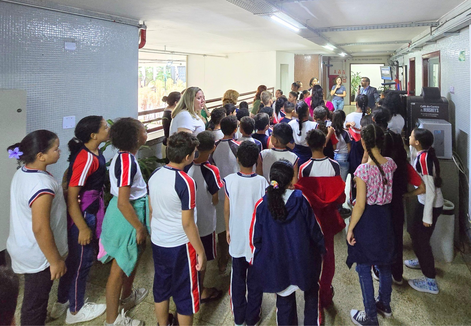 Estudantes da Escola Padre Hercílio Bertolini visitam a Câmara de Araras 